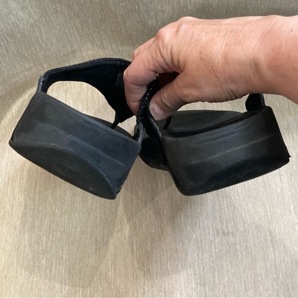 FITFLOP Sz 9 Flare Front Post Thong Rounded Studs Comfort Sole Sandals - Picture 6 of 11